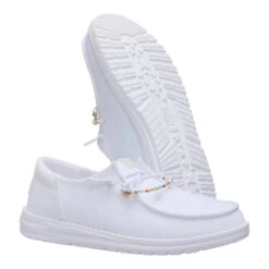 Wendy Funk Mesh Shoelry - White -Austins Shoes Store 44242 100 WENDYFUNKMESHSHOELRY WHITE PAIR BOTTOM conversion1