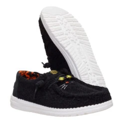 Wendy Black Cat - Black -Austins Shoes Store 44677 001 WENDYBLACKCAT BLACK PAIR BOTTOM conversion1